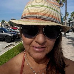 Meet your Posher, Sandra